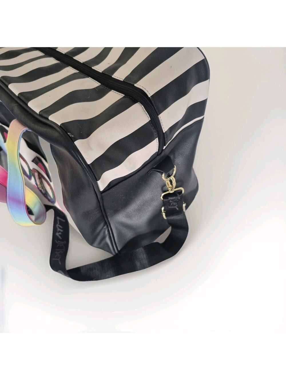 Betsey Johnson faux leather weekender duffle bag 18" cat design and rainbows - Picture 8 of 16